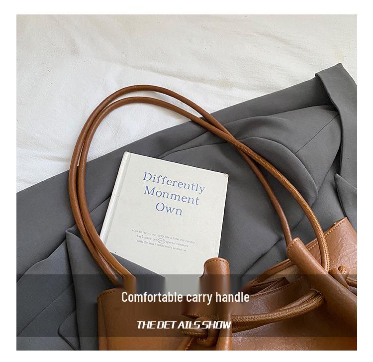 High-End Women's Large Capacity Textured Crossbody Drawstring Shoulder Bag for Casual Outdoor Use