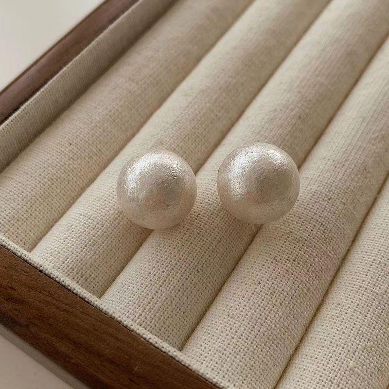 Korean Elegant Pearl Stud Earrings for Women: Versatile, High-Class Style Jewelry
