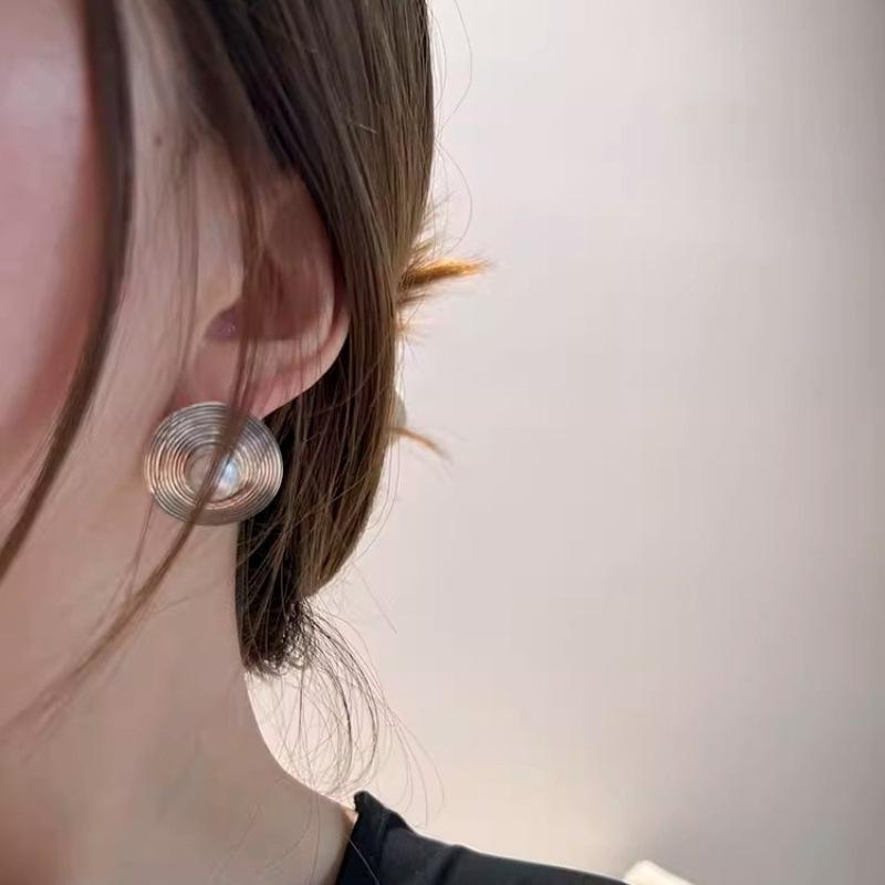 Nische Retro Retro Licht Luxus Kunst und Kultur mit einem Sinn für Seniorität Übertreibender Kreis Mabe Perle Mode Ohrringe Tide Damen Schmuck