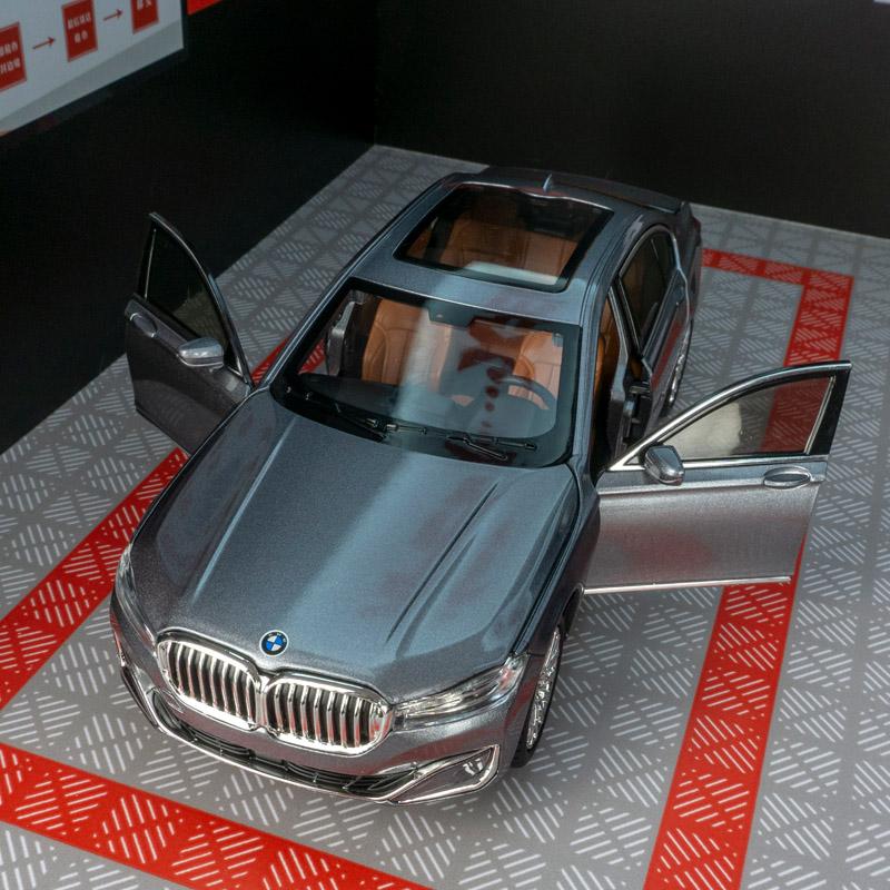 1:24 simulation BMW 760Li alloy car model ornament sedan sound and light shock absorber door and engine hood trunk can be opened