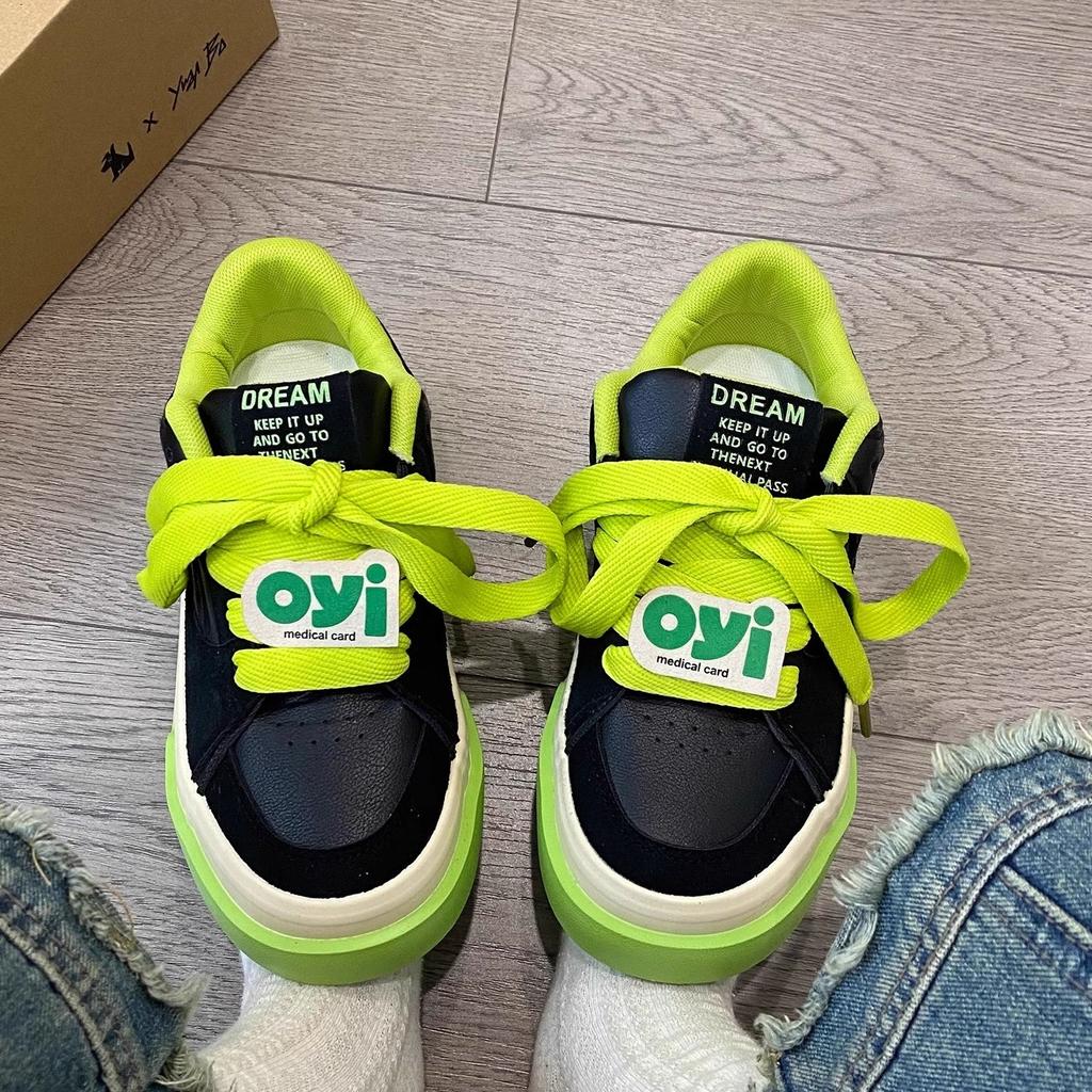 Niche design sense casual board shoes female student 2025 new trendy and versatile fashion canvas shoes flat-soled sports shoes