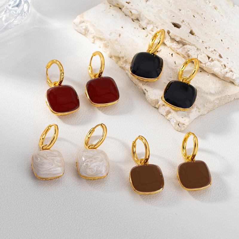 

Elegant Geometric Red Square Stud Earrings: Versatile Retro Hong Kong Style with Detachable Two-Way Wear коричневый