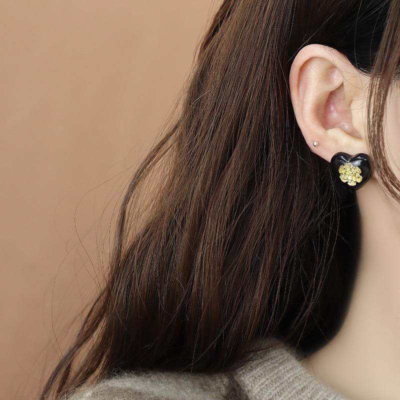 Temperament Graceful Flower Heart Metallic Stud Earrings Latest Korean Style Brincos Jewelry Black WhiteElegant Stud