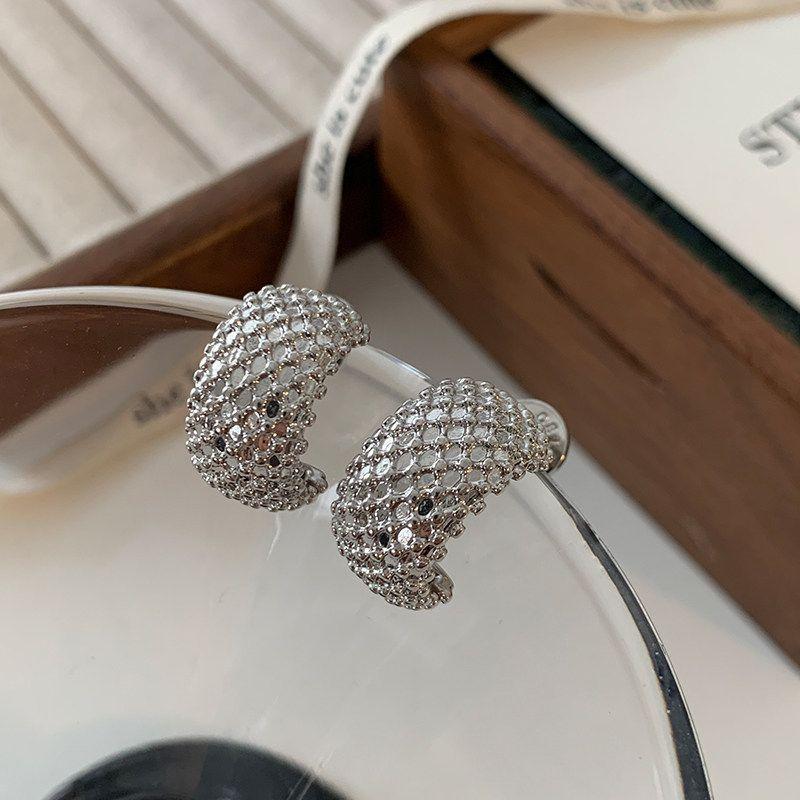 

Silver Wide Metal Earrings 2026 New Popular Style High-End Half-Circle Studs Light Luxury European and American Diamond Pattern Earrings Silver