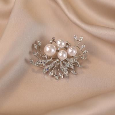 Fashionable and High-end Multi-functional Brooch Women's Exquisite Neckline Anti-glare Pin Niche Design