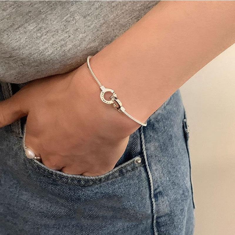 Minimalist Style Square Snake Bone Chain Bracelet Women's Double Ring Interlocking Bracelet Light Luxury Small Necklace