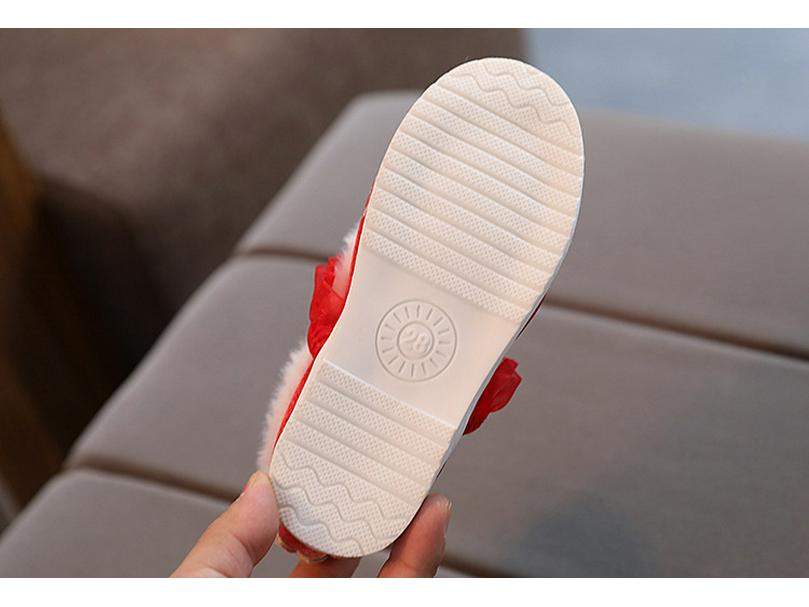 Winter Velvet Hanfu Shoes: Embroidered Chinese-Style Footwear for Children & Women with Thick Cotton for Warmth, Perfect with Ma Mian Skirts.