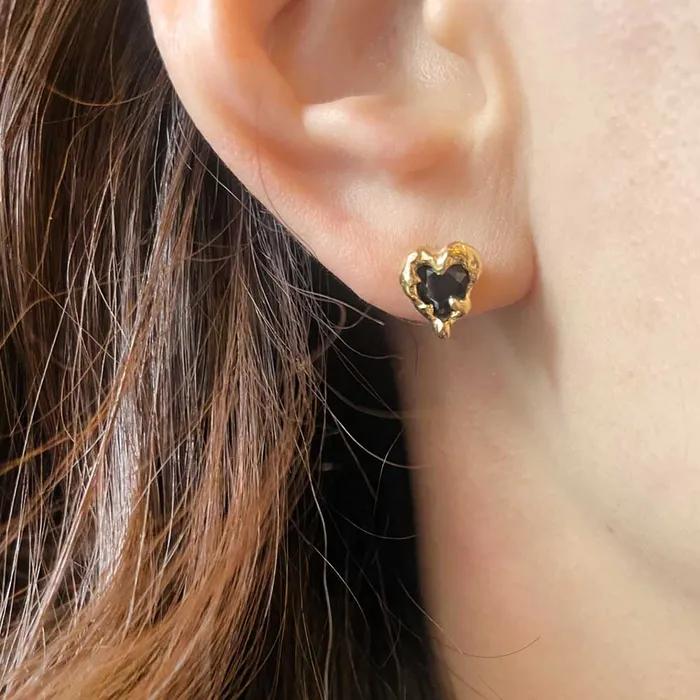 [ Persy ] HEART IN BLACK SPINEL EARRING