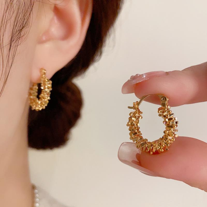 

LATS Retro Light Luxury Exaggerated Twisted Metal Hoop Earrings for Women Fashion High-end Niche Design Zircon Wholesale