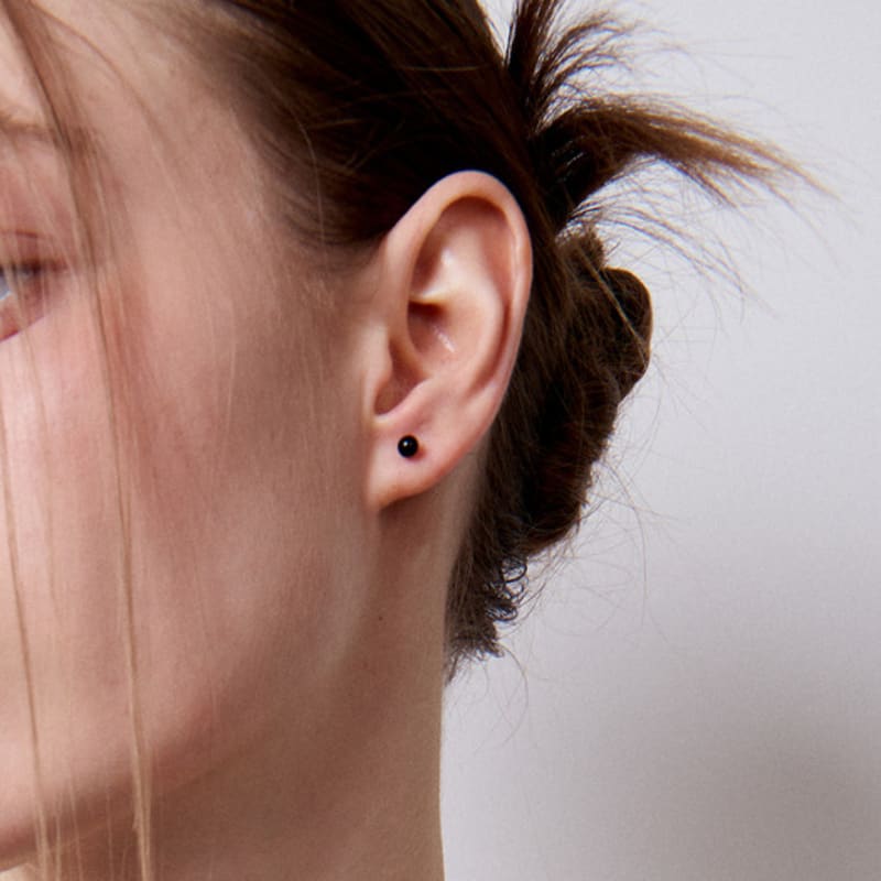 Emott Tiny Ball Earring (onyx)