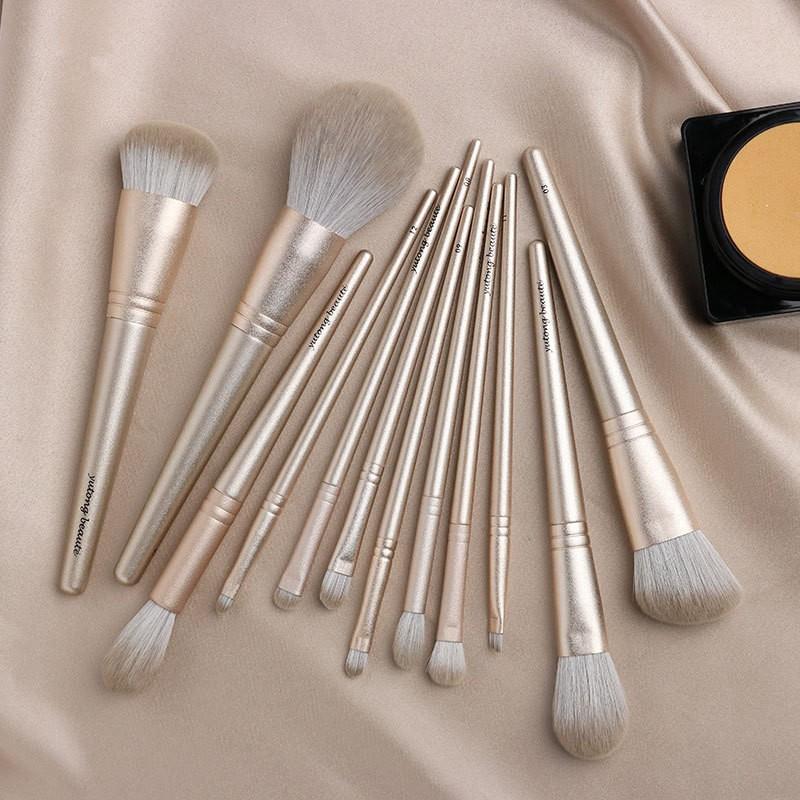 Das glänzende goldene 12-teilige Make-up-Pinselset mit weichen synthetischen Haaren Beauty-Make-up-Pinselset
