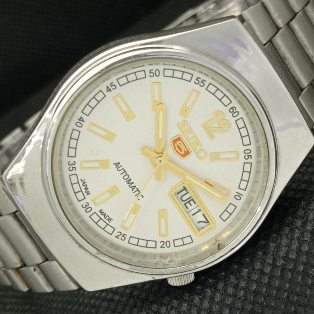 

USED VINTAGE SEIKO 5 AUTOMATIC 7S26A JAPAN MENS D/D WHITE WATCH 596-a312820-2 SKU596-a312820