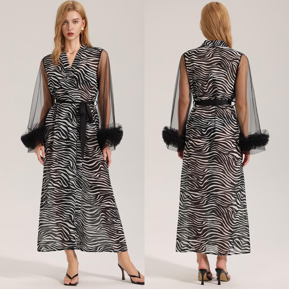 

Халат Wildberries из шифона с кружевом и принтом зебры, с длинными рукавами One Size зебра печати