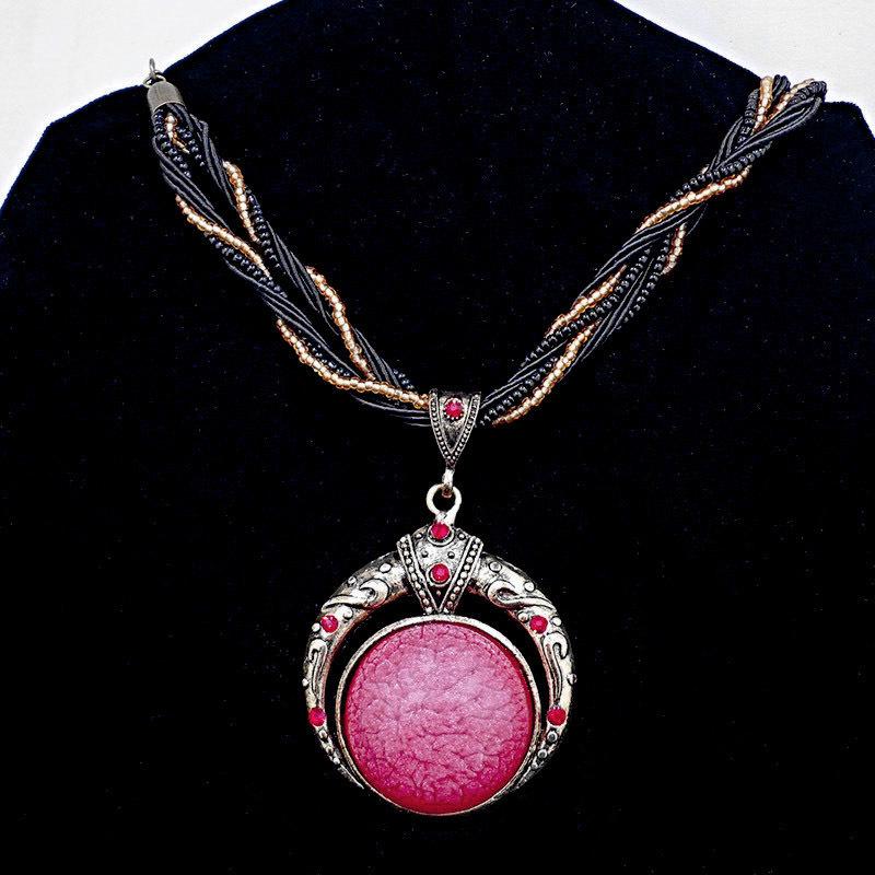 

Женское короткое колье в богемном стиле с каменными рисовыми бусинами