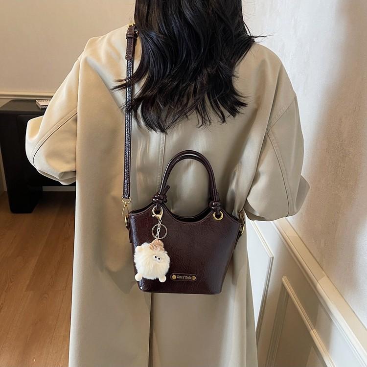Premium Sense Retro Bag Women's Autumn and Winter Popular Versatile Hand Bag Shoulder Crossbody Bucket Bag