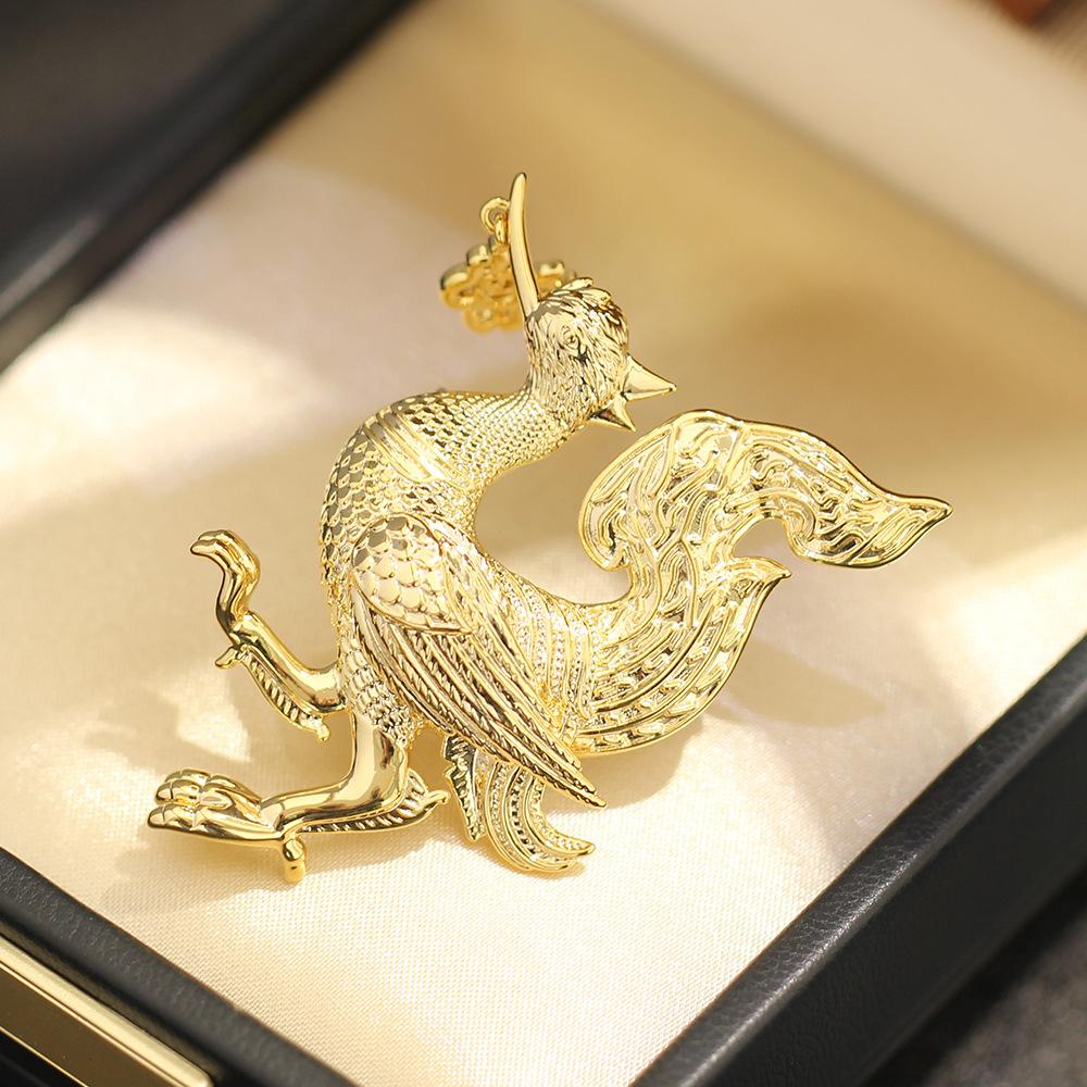 Exotic niche high-end gold glossy golden chicken shape brooch animal zodiac versatile phoenix men's and women's accessories