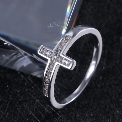 Huitan Anel de Dedo Simples Cruzado Feminino Cravejado com Pedra Brilhante CZ Para Uso Diário Anéis da Moda Aniversário Presente para Menina Joias Versáteis Quente