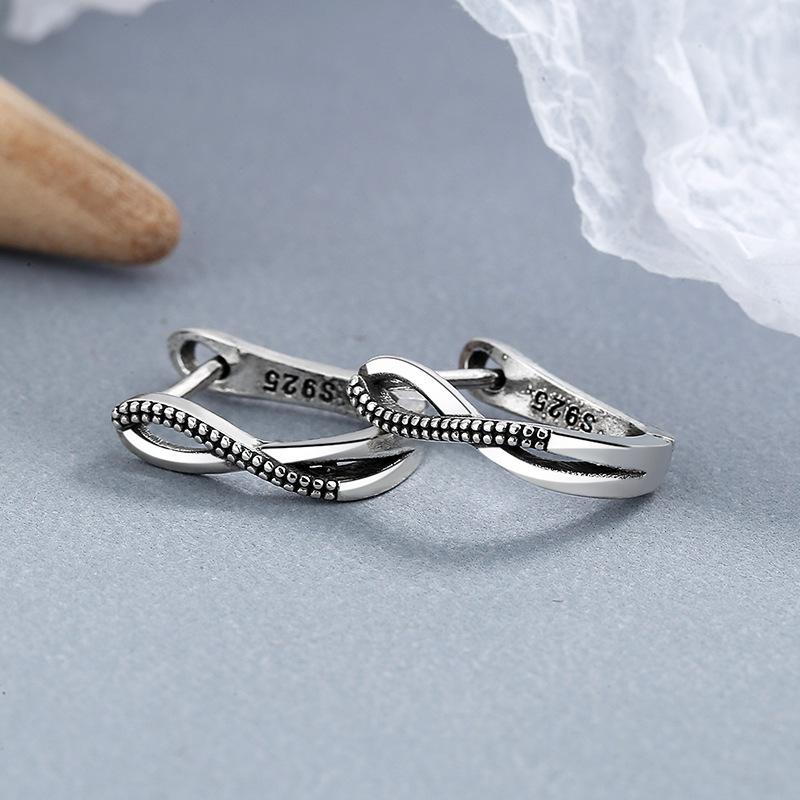 Korean Version of Fashionable Women's Ear Clips, Ear Buckles, Cross Diamond Earrings, Retro High-end Design Jewelry