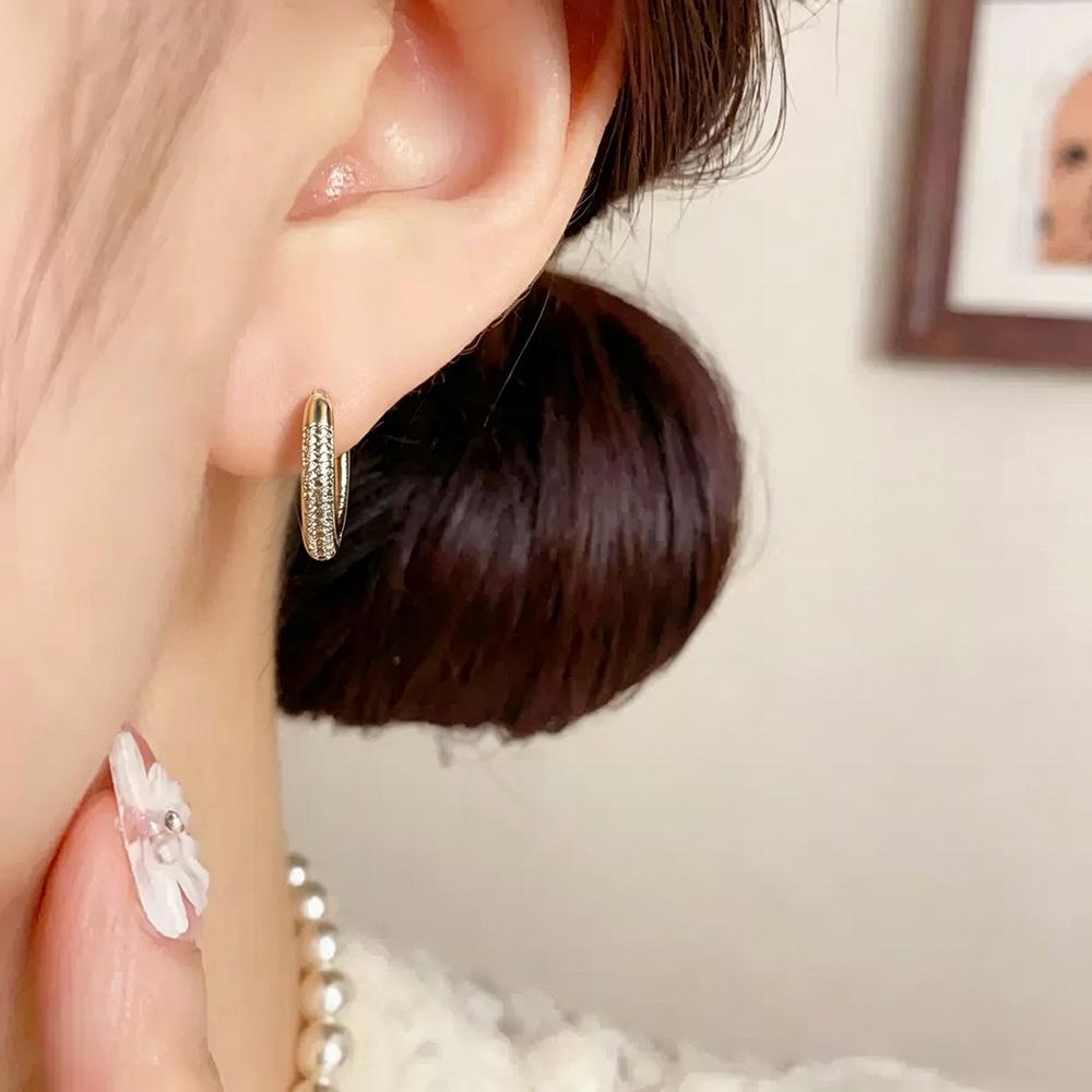 Elegant Geometric Zircon Round Earrings for Women - Luxurious, Exquisite, and Stylish Ear Ornaments
