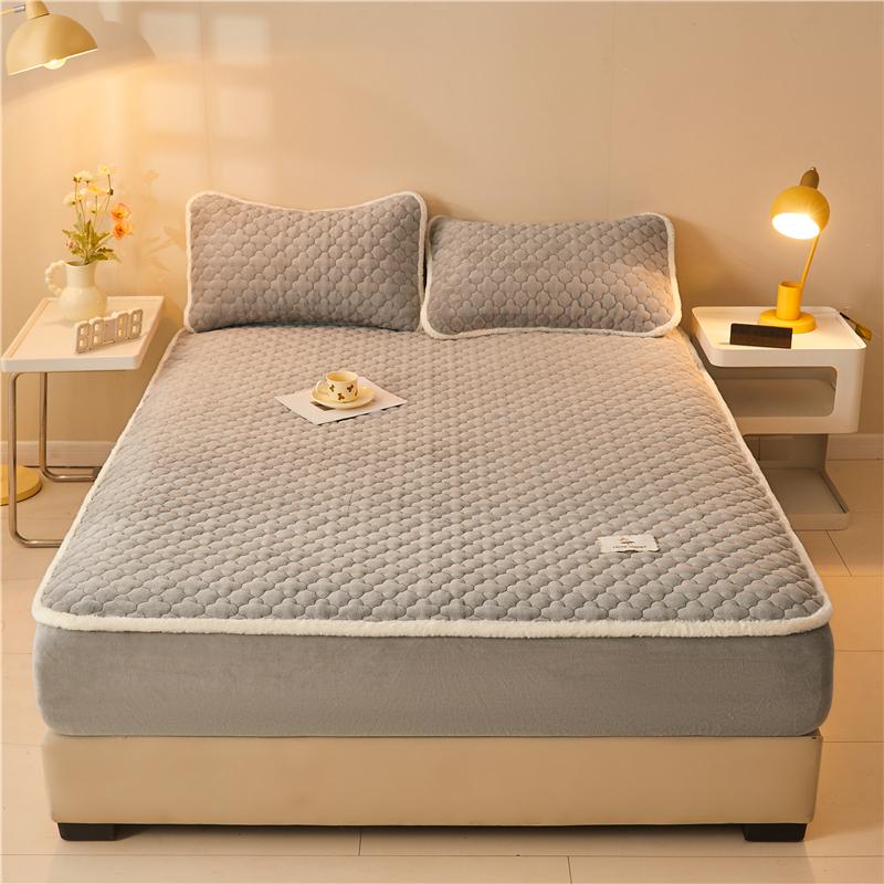 Quilted Bed Cover Velvet Mattress Protector Skin-friendly Bedspread Winter Thickened Bed Linen fundas de colchón (No Pillowcase)