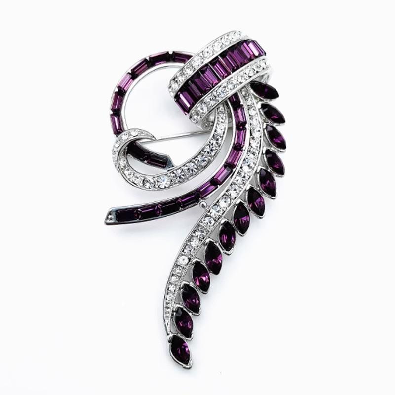 

High-end Brooches Full of Diamonds, Elegant Suit Coats, Corsages, Fixed Clothes Pins