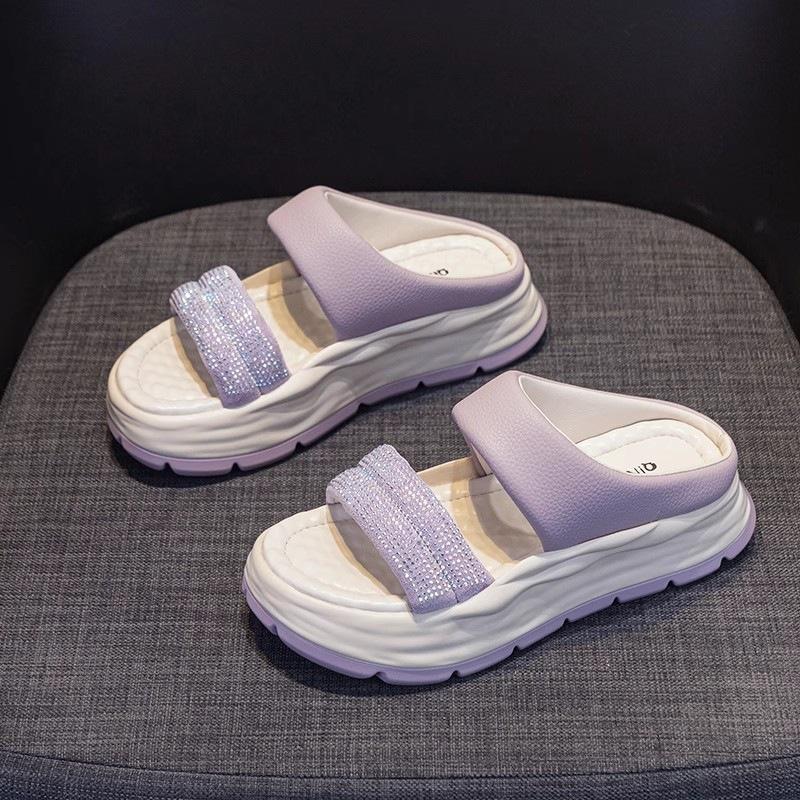 New soft leather slippers for women in summer, comfortable and casual in summer, thick-bottomed rhinestone open-toed sandals.
