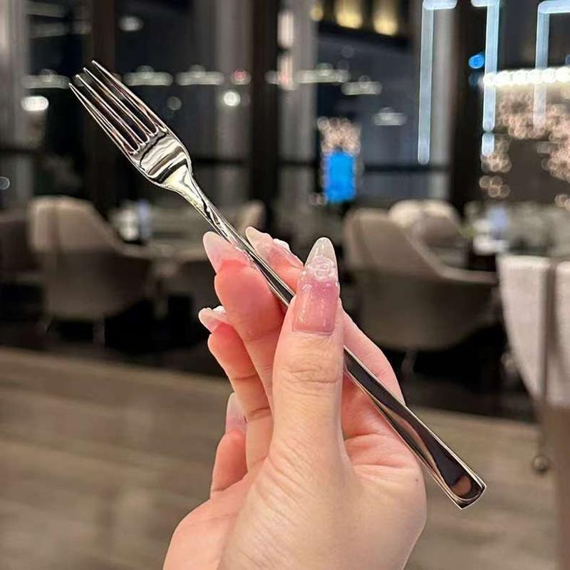 Rostfritt stål middagsgaffel Långt handtag bordsgafflar set koreanska bestick fyra fat sallad Dessert Fruktgafflar Kök