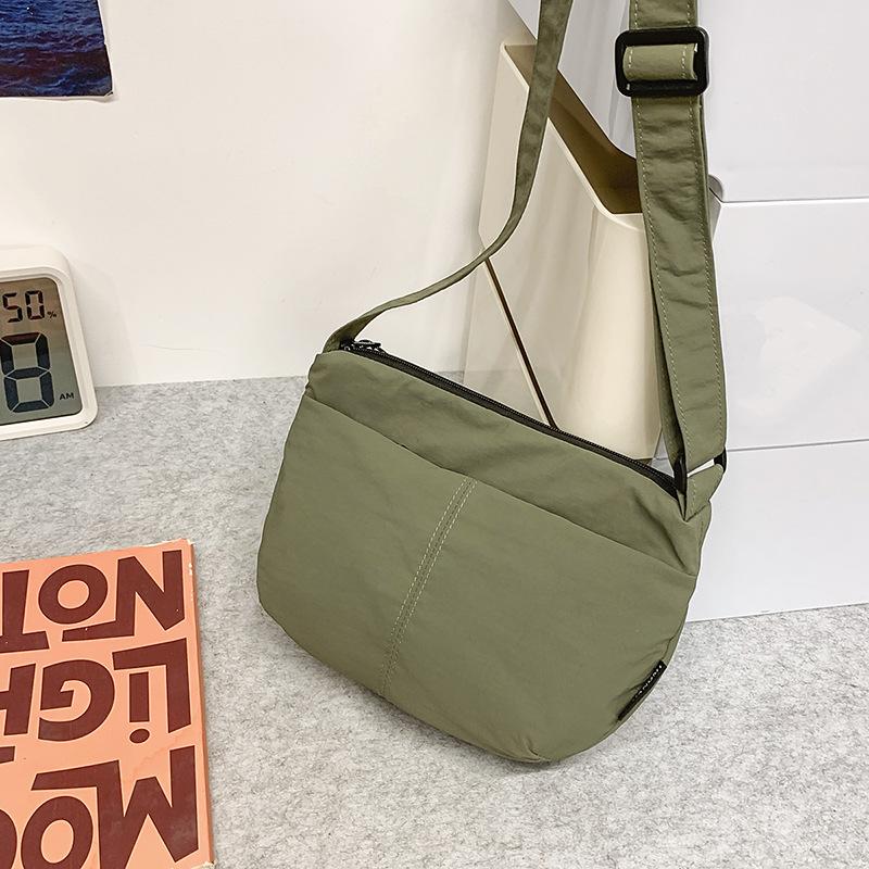 Nylon cloth bag women's summer new casual and lightweight shoulder bag versatile sports style messenger bag