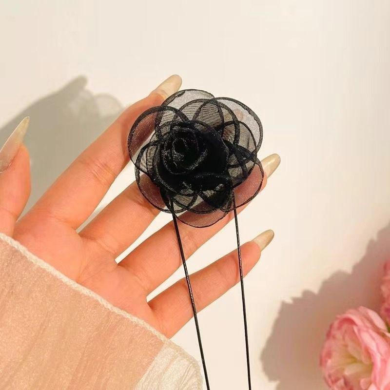 Rose Pearl Choker Necklace: Elegant Light Luxury Clavicle Chain for Women