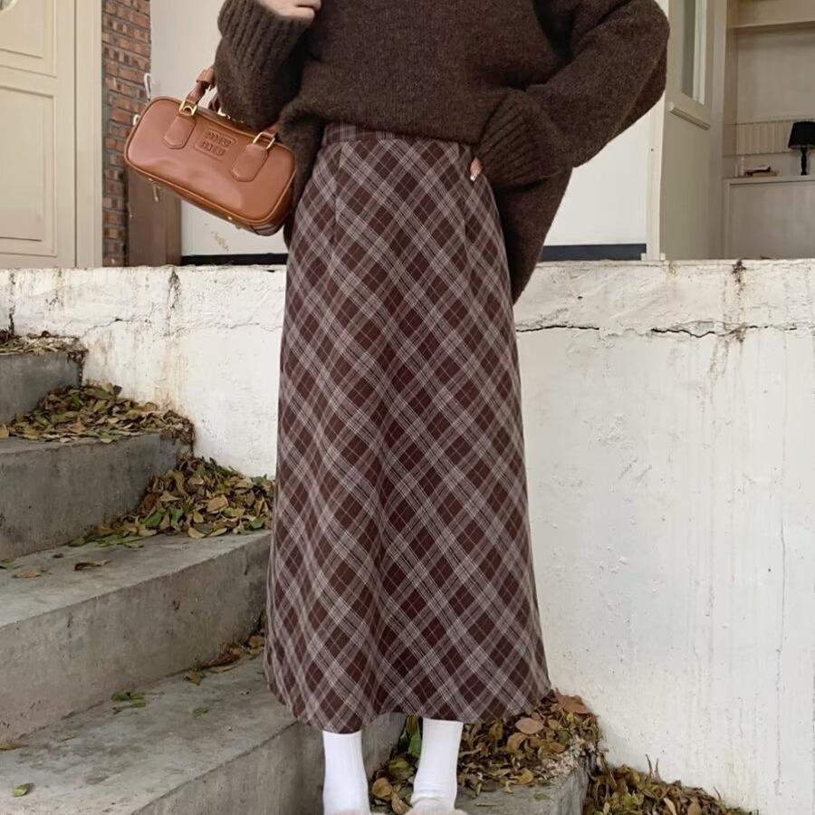 Hong Kong-Style Retro Plaid High-Waisted Slim Maxi Skirt for Women