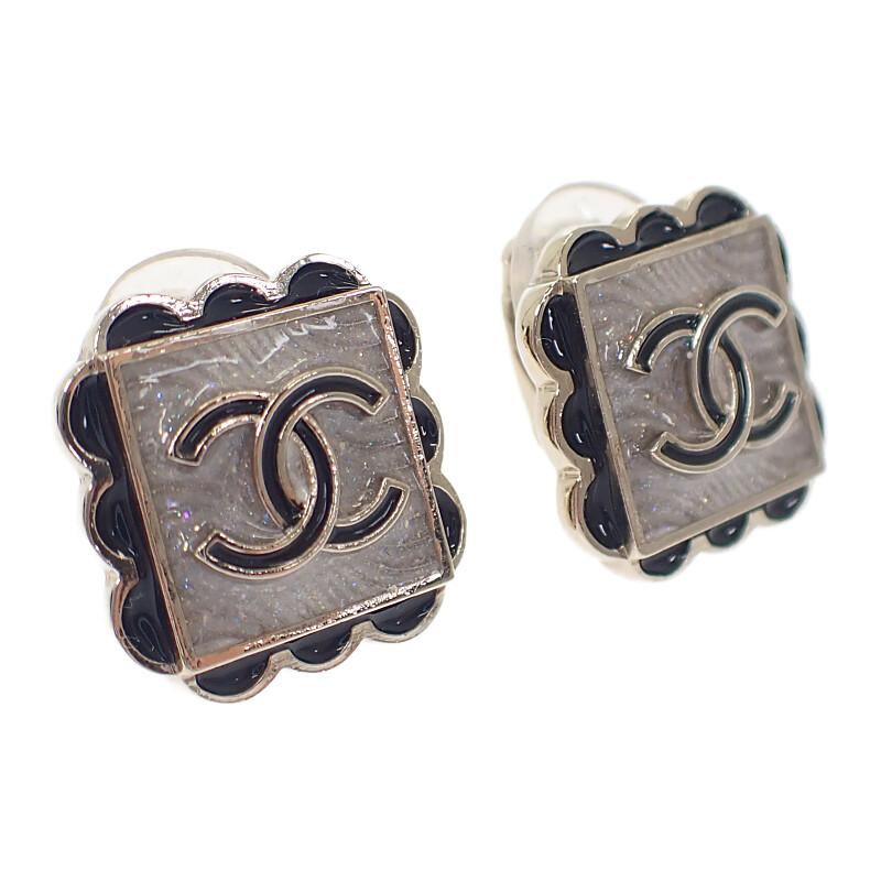 CHANEL  ABE425_B18071_NZT06 Earring white/black metal Women