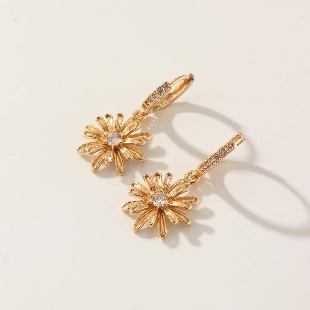 Flower Shape Dangle Earrings for Women 2025 New Golden Zirconia Drop Earring Ladys Wedding Party Jewelry Accessories
