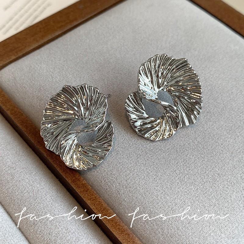 European and American style irregular texture twisted stud earrings light luxury high temperament earrings earrings