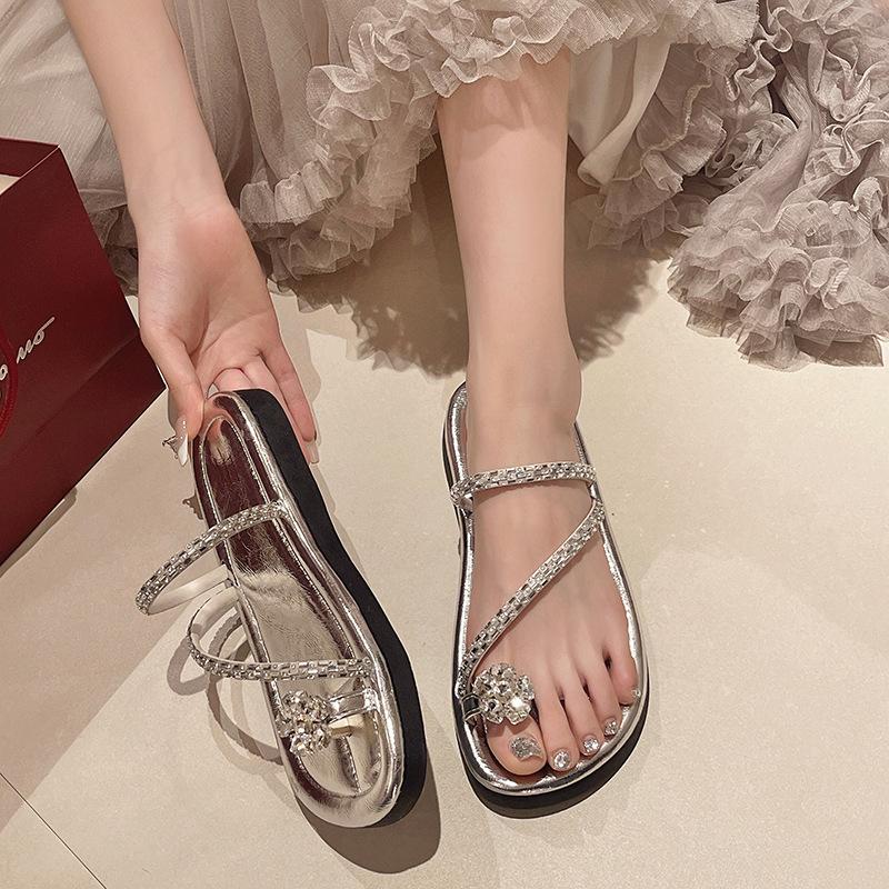 French Rhinestone Cover Toe Cool Slippers Women Summer Wear 2025 New Internet Celebrity Fairy Wind Flat Bottom Beach Cool Slippers