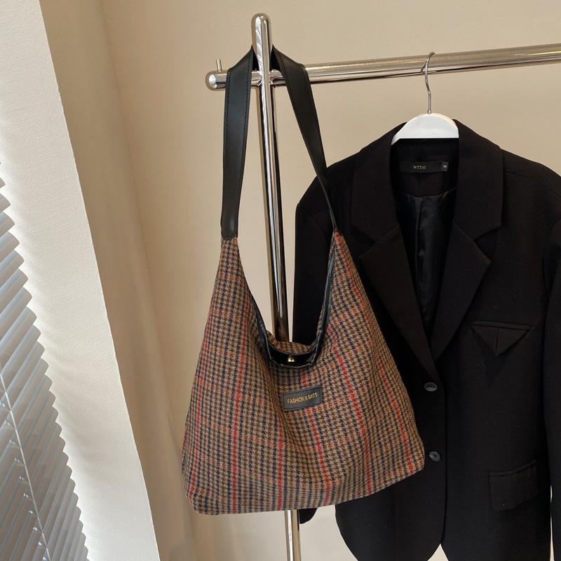 

Большая вместительная сумка для женщин, зимняя сумка для отдыха на плечо, подмышечная сумка для покупок, универсальная сумка для поездок на работу темно-коричневого