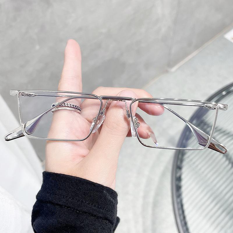 Retro Rectangle Sunglasses Women metal frame Vintage Small Frame Sun Glasses Ladies Classic Black Square