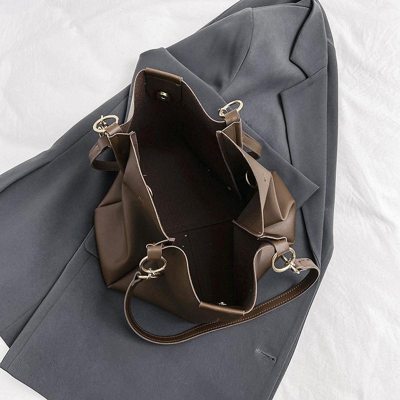 PU-Leder Damen Schultertaschen mit Kettendekor Trendästhetik Einfarbig Luxus Reißverschlussdekor All-Match-Einkaufstasche mit großer Kapazität