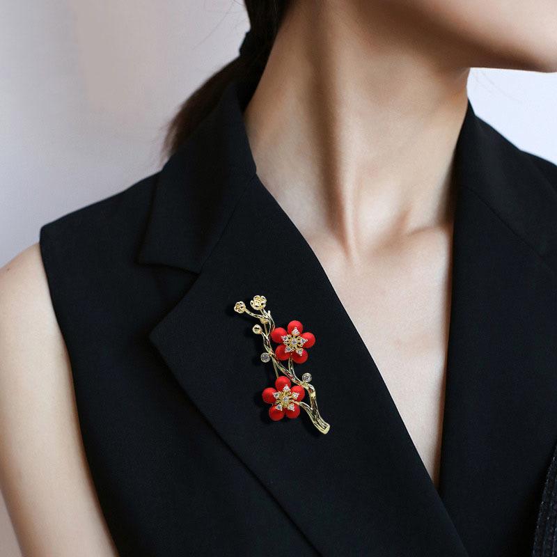 Plum Blossom Brooch High-End Women'S Niche Design Sense Flower Brooch Pin High-End Sense Suit Clothes Accessories