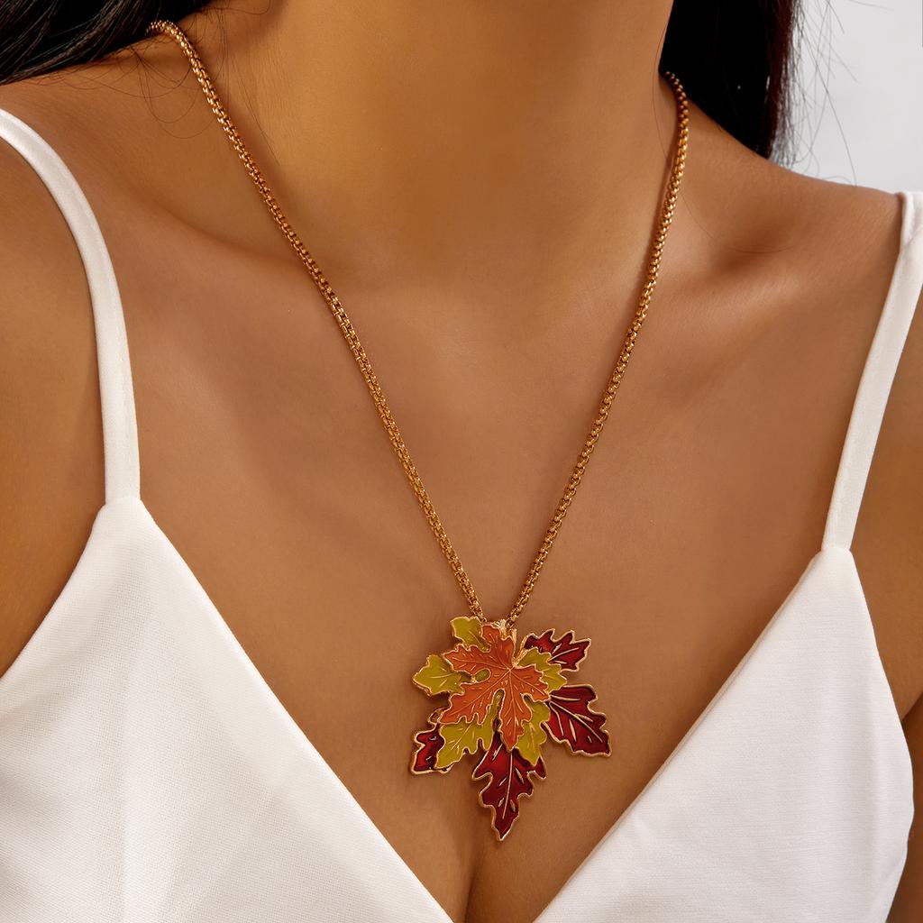 French Vintage Enamel Maple Leaf Drop Earrings for Women New Design Temperament Leaves Earring Autumn and Winter Jewelry Gift