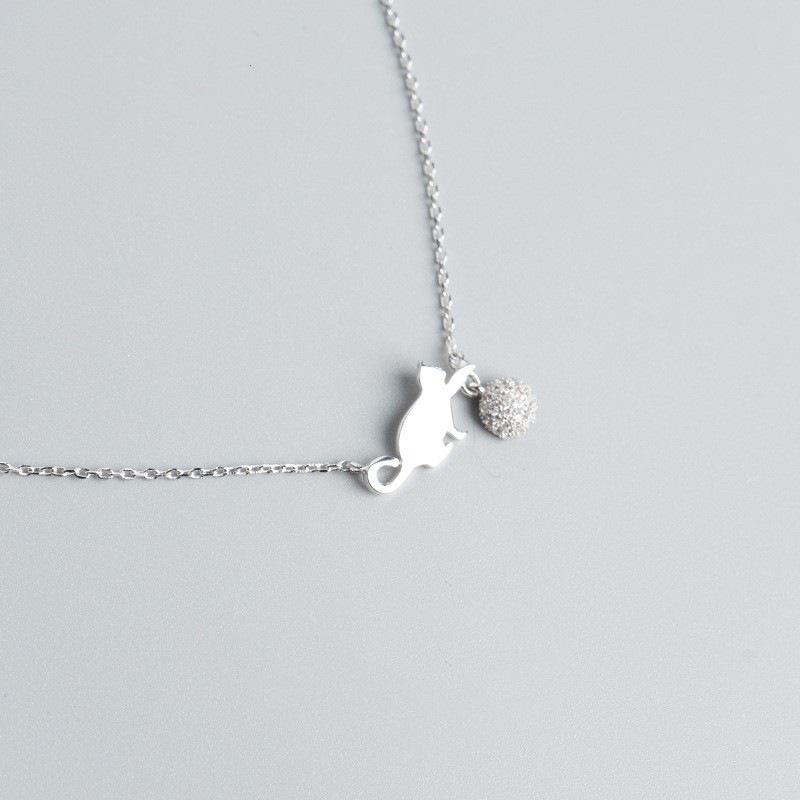S925 Silver Cat Playing Ball Necklace - Simple & Versatile Clavicle Chain for Women