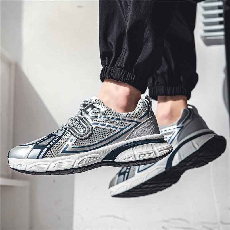 Herrenschuhe 2025 neuer Sommer vielseitig atmungsaktives Mesh lässig Junior High School Schüler Laufen Sport Innenhöhe erhöhen Papa trendige Schuhe