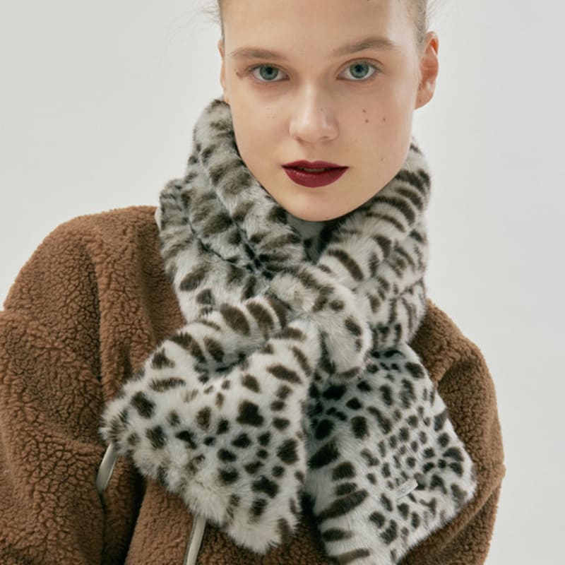 molliolli MOLLI RING Faux Fur Muffler [Mint Leopard]