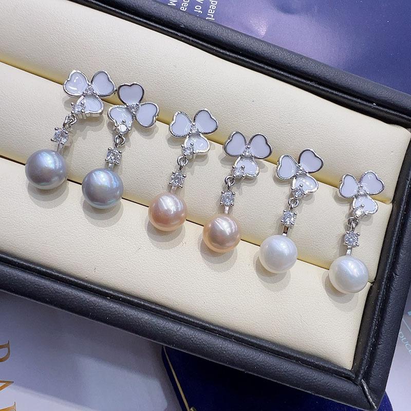 Women s Clover Freshwater Pearl Stud Earrings - Fashionable and Versatile Jewelry Design