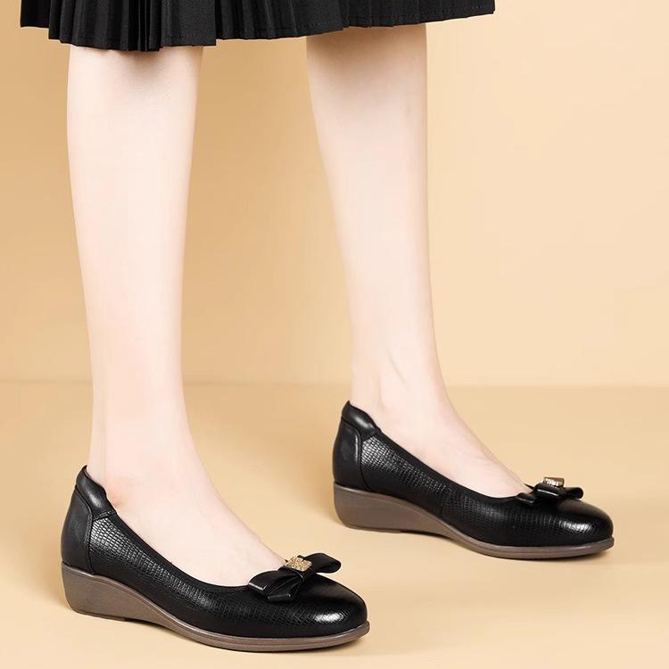Slope Heel Small Leather Shoes 2025 New Women's Shoes Large Size Round Head Casual Grandma Shoes Shallow Mouth One Pedal Single Shoes Women