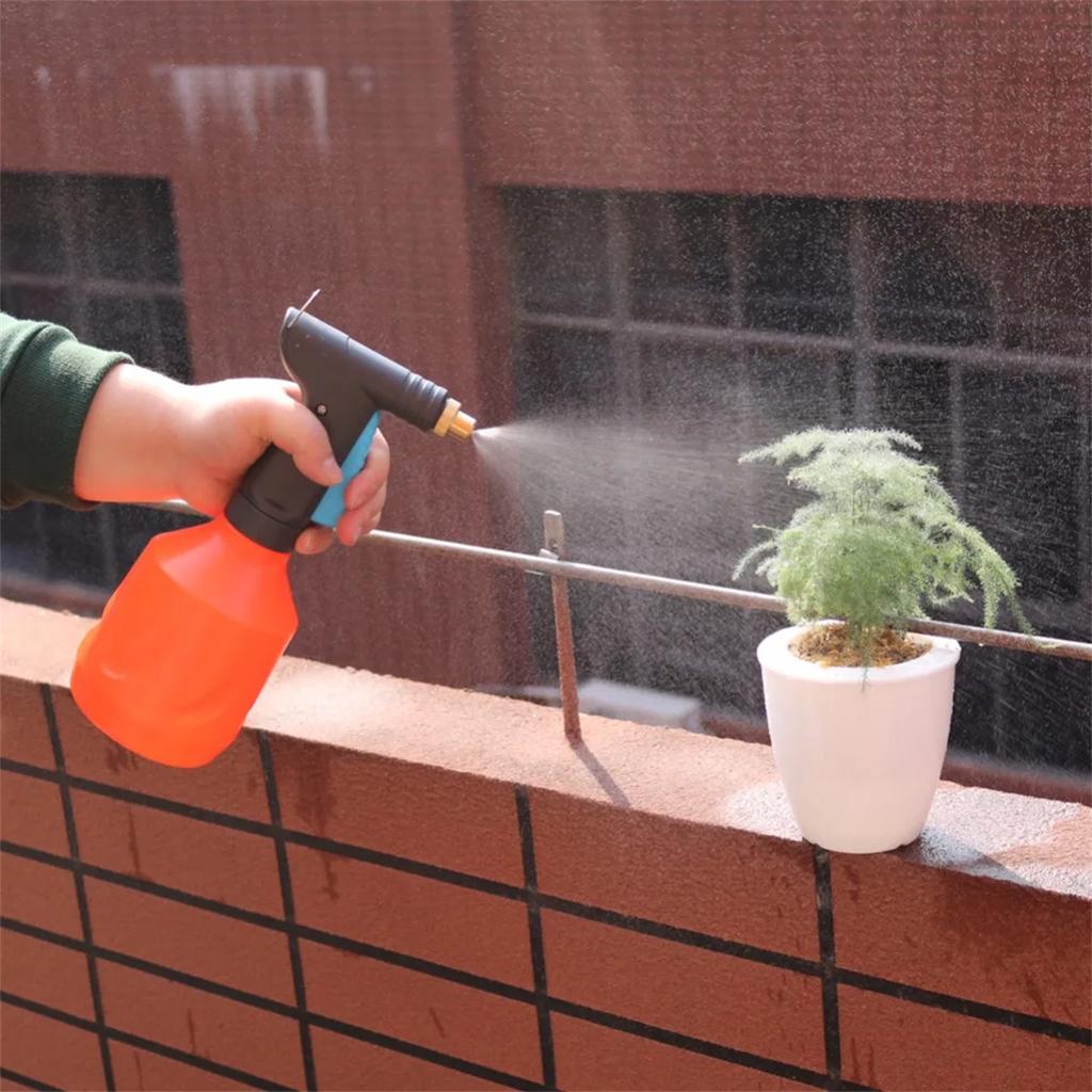 Pneumatic Spray Kettle 680ml Manual Pressure Sprayer Adjustable Copper Nozzle Garden Watering Disinfection Cleaning Atomizer 1Pc
