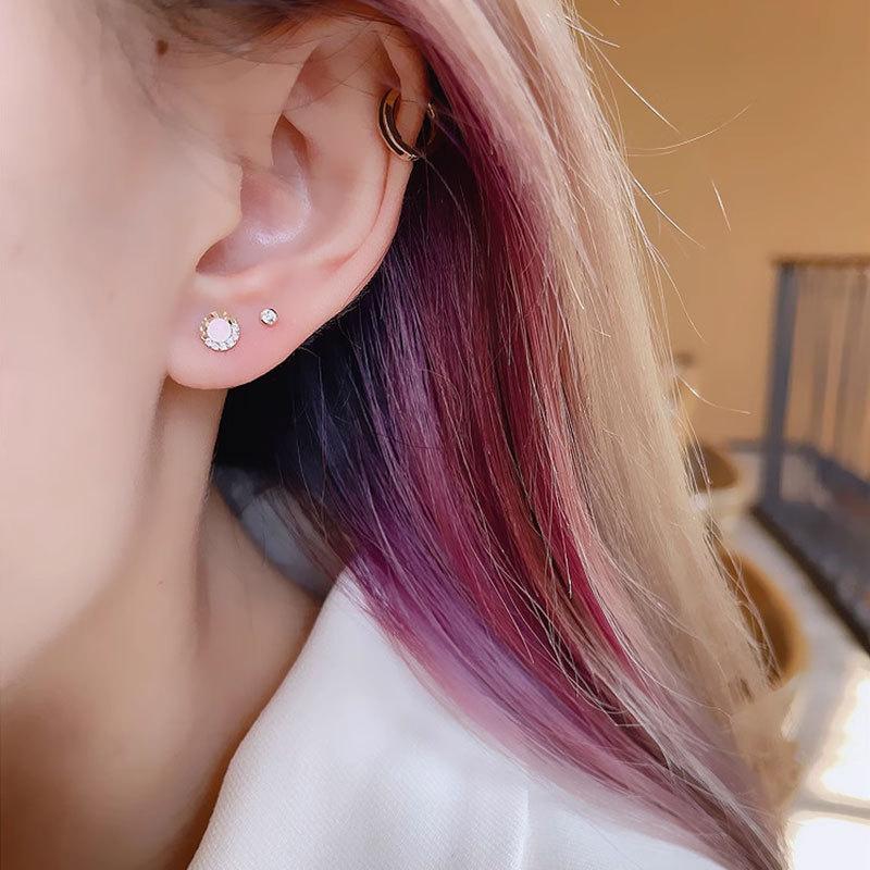 Diamond-in Black and White Round Screw Earrings Screw Earrings Black Agate White Shell Earrings