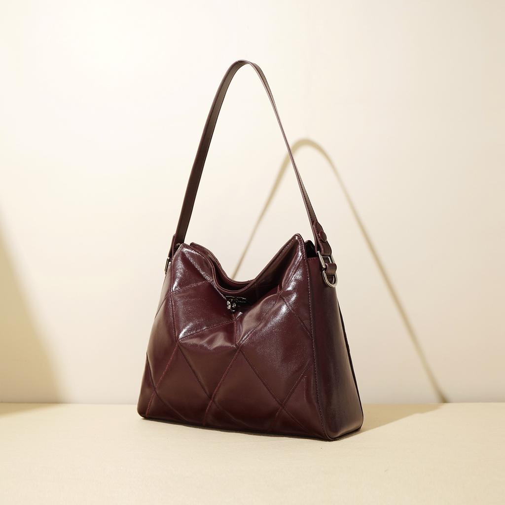 Early Autumn Single-shoulder Bag, Top-layer Leather Crossbody Bag for Women, Large Capacity, Versatile Commuting Bucket Bag