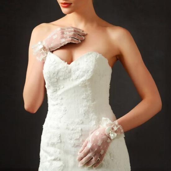Women Lace Gloves Bridal Gloves with Bow Sheer Tea Party Wrist Gloves for Wedding Prom Cocktail Party