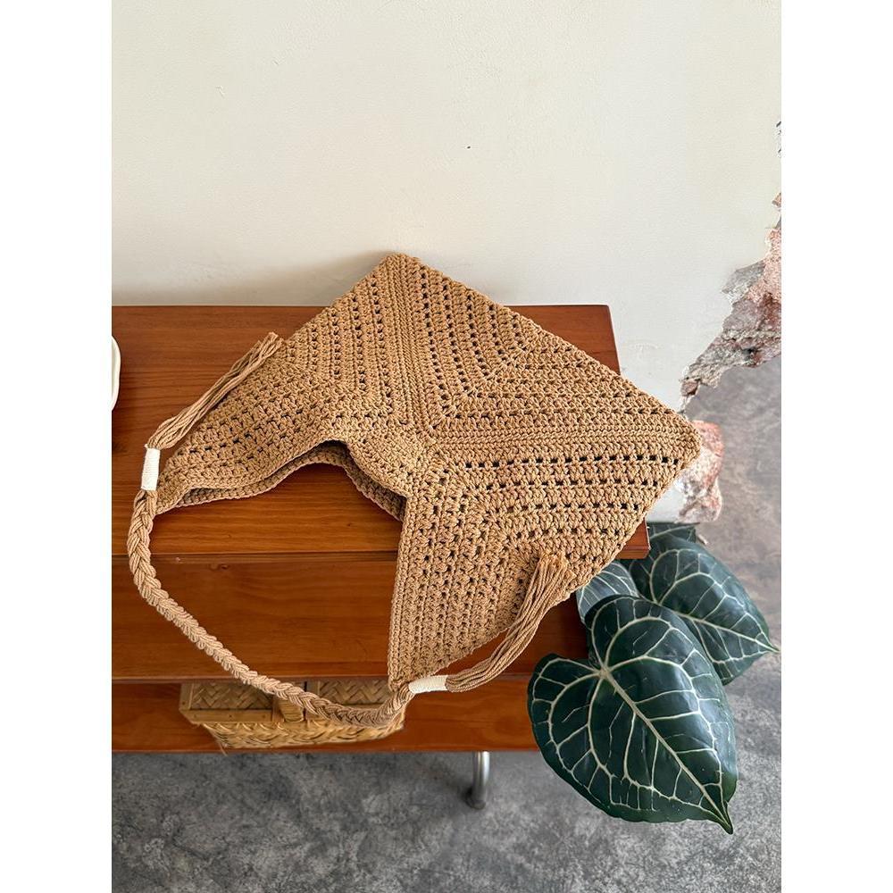 

Lazy wind handmade tassel woven bag women s leisure vacation seaside beach bag commuter versatile shoulder bag коричневый