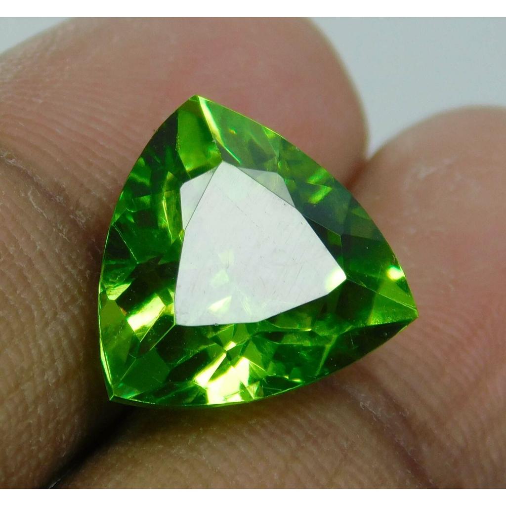 9 Ct Natural Peridot Green Trillion Shape Loose Gemstone